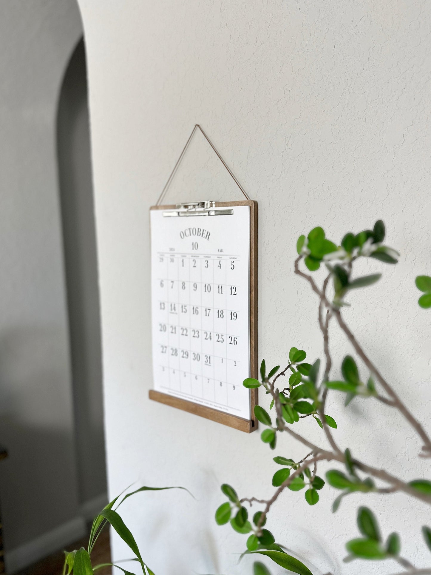 POSTER HANGER FRAME / Picture Hanger / Wall Calendar Hanger  11" x 17" Clipboard